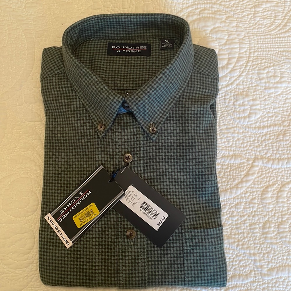 Roundtree and Yorke green button down flannel shirt. XL. NWT.